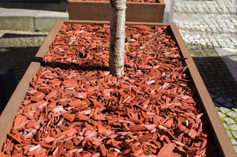 Red Mulch Installation in Ventura County, CA